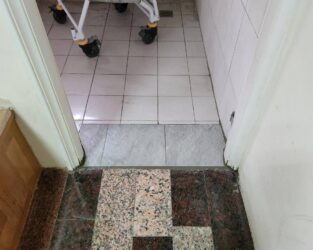 消除浴室門檻：讓輪椅和便盆更輕鬆進出